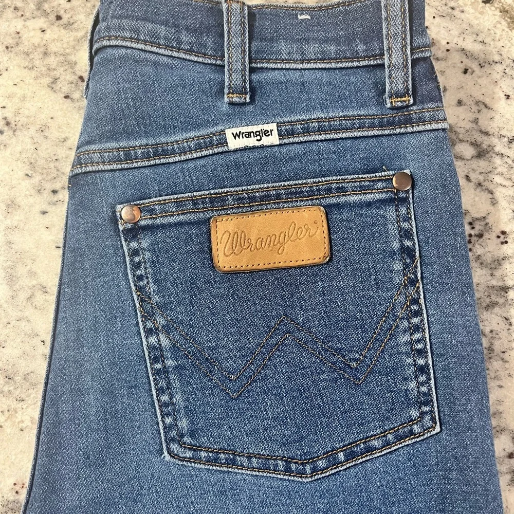 Wrangler Women's Blue Slim Jeans - Picture 3 of 4